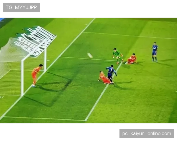 门将出击放倒前锋，为何有时不判点球？